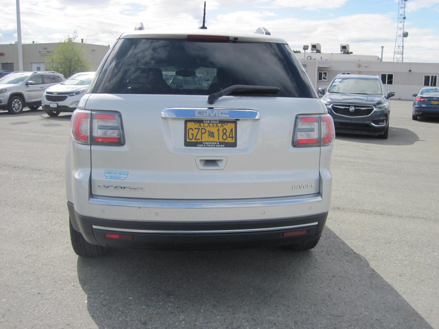 2016 white /black GMC Acadia SLT 4WD (1GKKVRKD3GJ) with an 3.6L V6 FFV engine, automatic transmission, located at 9530 Old Seward Highway, Anchorage, AK, 99515, (907) 349-3343, 61.134140, -149.865570 - Photo#2